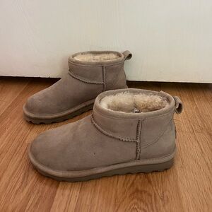 Bearpaw suede ankle boots